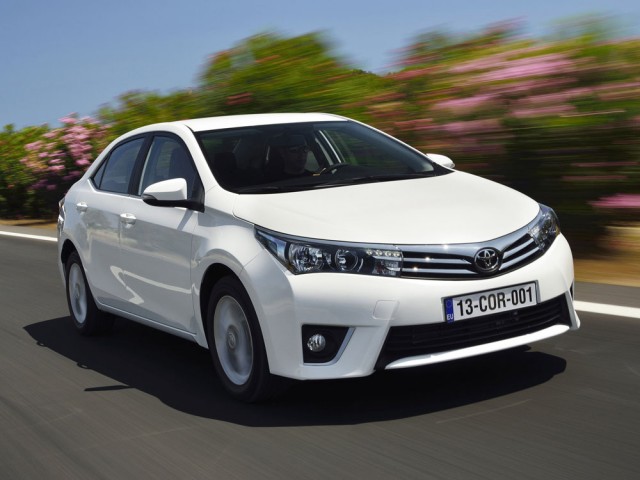 2 toyota-corolla-2013-photo09 (copy)