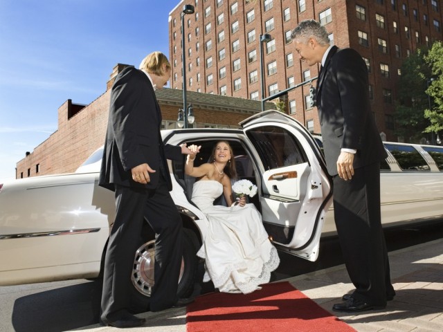 303 Wedding-Limo-Image (2)