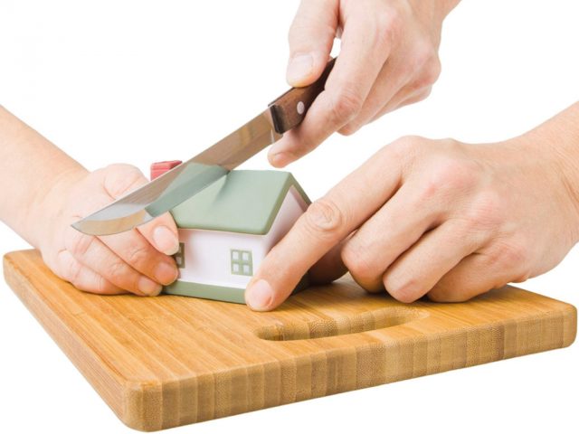 как разделить квартиру при разводе если она в ипотеке у сбербанка пытаюсь
