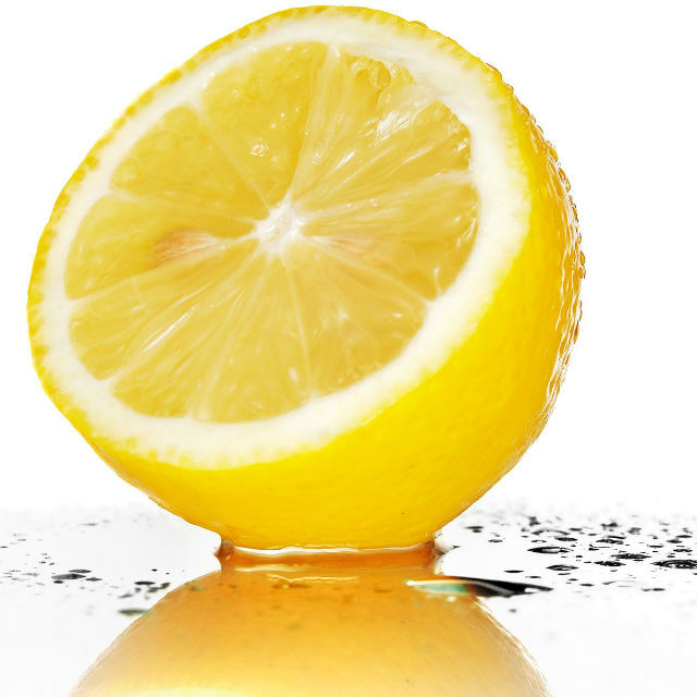 Svezhij-zhelty-j-limon