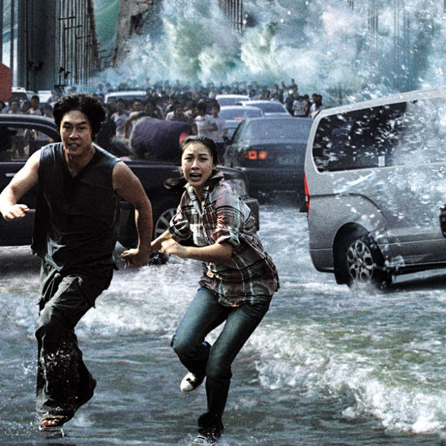 Цунами 2009 южная корея. 2012 ЦУНАМИ. 2012: ЦУНАМИ (2009). 2012 ЦУНАМИ (Haeundae, 2009).