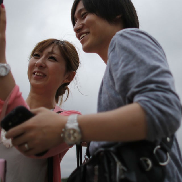 Tourists-Paris-Eifel-Reuters