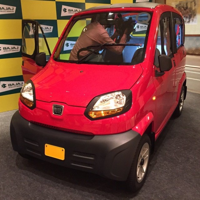 5 Bajaj-Qute-during-unveil-in-India_KEKJomm