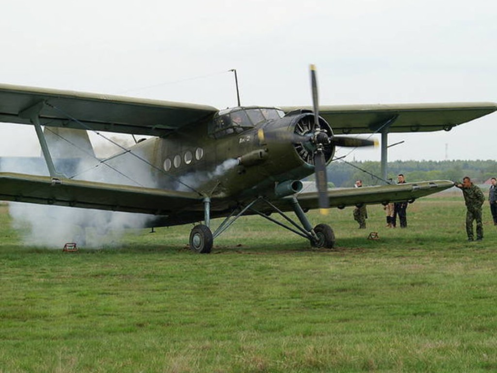 Старая ан. Кукурузник АН-24. Кукурузник АН 22. АН 12 кукурузник. Кукурузник 200.