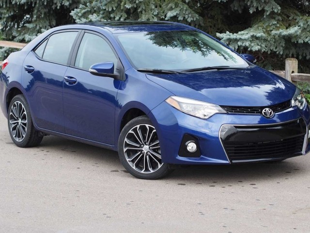 156 2016-Toyota-Corolla-Front-04 (2)