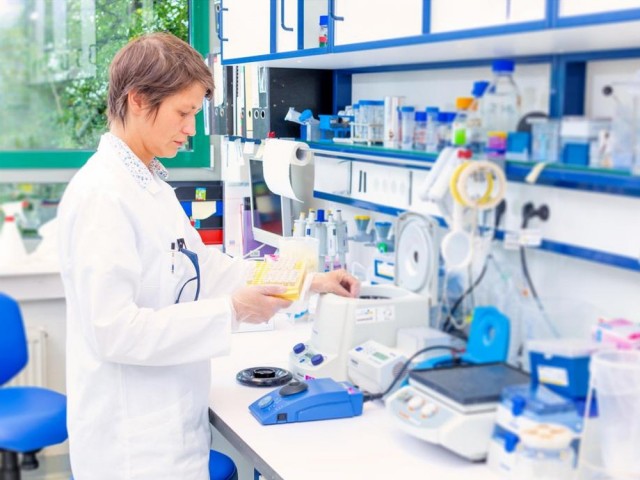 94 woman-in-lab-with-desk-and-equpiment (2)
