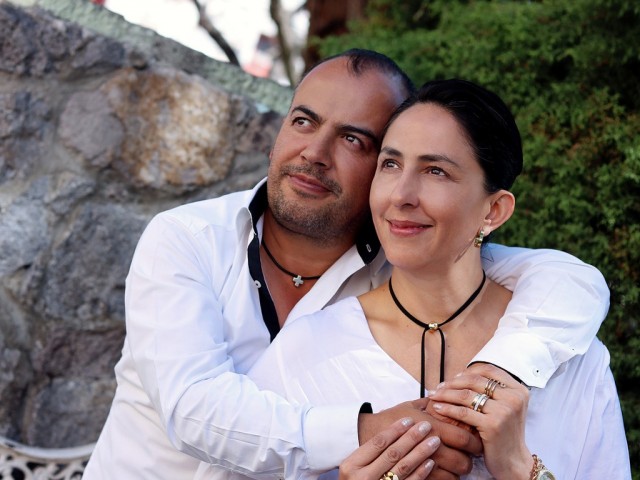 couple-2432007_1280