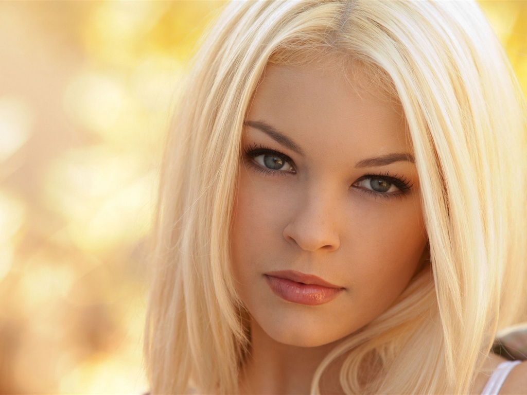 Pretty blonde girls