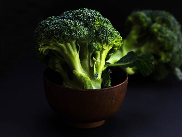 bowl-of-broccoli-2584307_1280