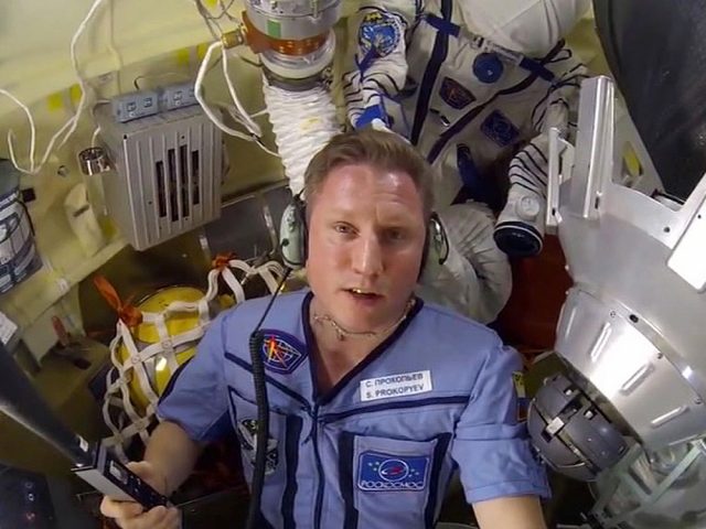 Космонавт