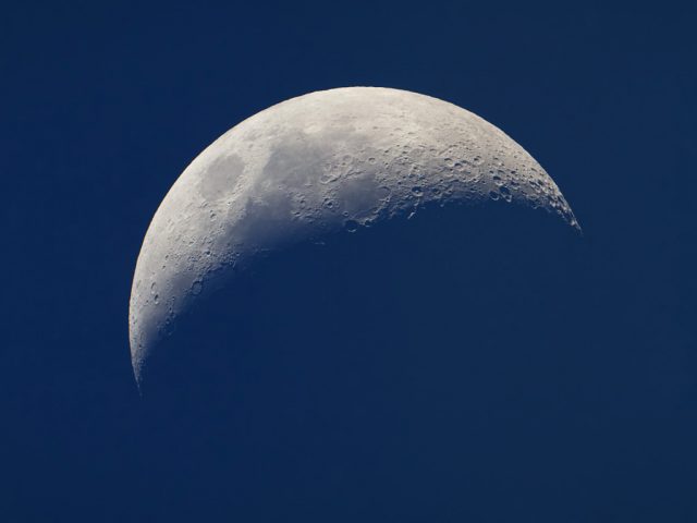 925