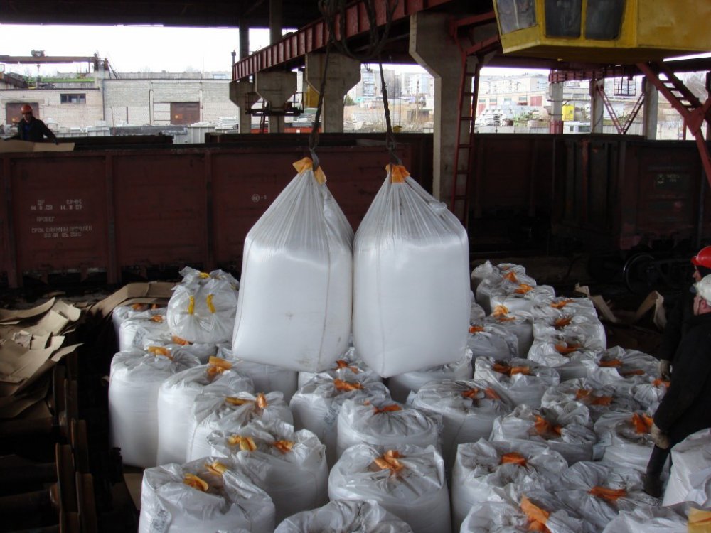 Склад минеральных удобрений. Хранение селитры. Биг бэг аммиачная селитра. Хранение селитры под открытым небом. Минеральные удобрения аммиачная селитра.