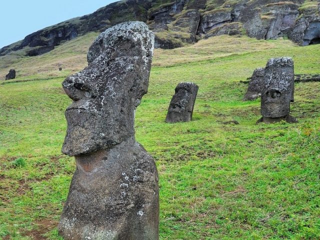 Остров пасхи местные жители фото