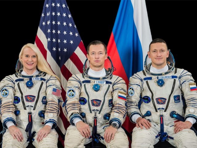 космонавты